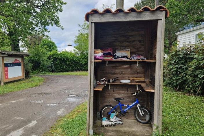 Donation hut - barter - Camping Le Bois Joli - Eco-responsible - barter - lagoon - animals - savannah - playground - vendée - noirmoutier - Camping Le Bois Joli
